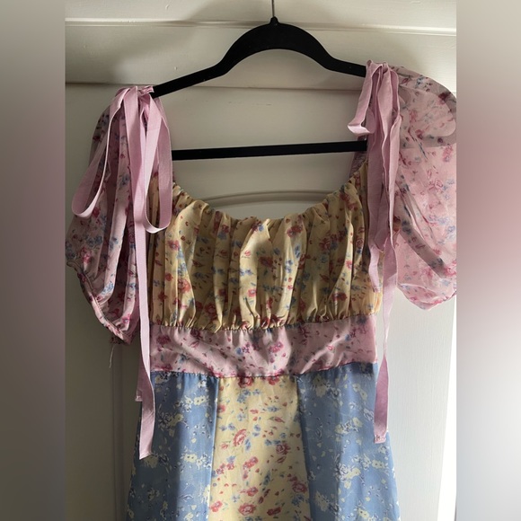 BEAUTIFUL MULTI-COLORED MIDI FLORAL DRESS - Picture 3 of 7